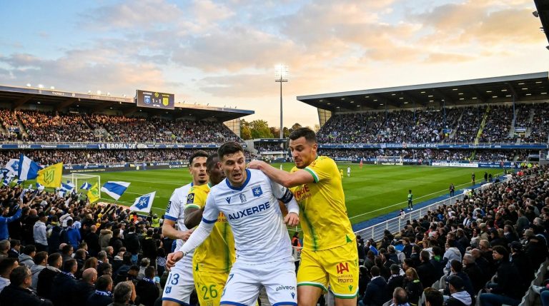 découvrez les horaires et les chaînes pour suivre le match décisif entre auxerre et nantes, un duel crucial pour le maintien en ligue 1. ne manquez rien de cette rencontre intense !