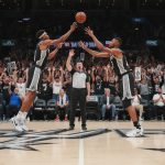 découvrez comment les spurs de wembanyama ont surpris leurs fans à domicile avant de s'incliner lors du premier match des demi-finales de conférence nba.