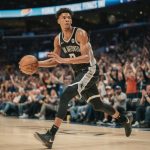 revivez la finale nba avec wembanyama qui insuffle une nouvelle énergie aux spurs lors de leur match à new york, un moment clé pour l'équipe.