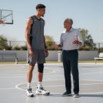 barack obama exprime son admiration pour victor wembanyama, soulignant sa condition physique exceptionnelle en nba, tout en lui offrant un conseil précieux pour sa carrière.