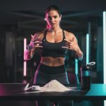 tibo inshape fait polémique après avoir mimé la consommation de drogue dans une publicité pour ses compléments alimentaires, suscitant de nombreuses critiques.